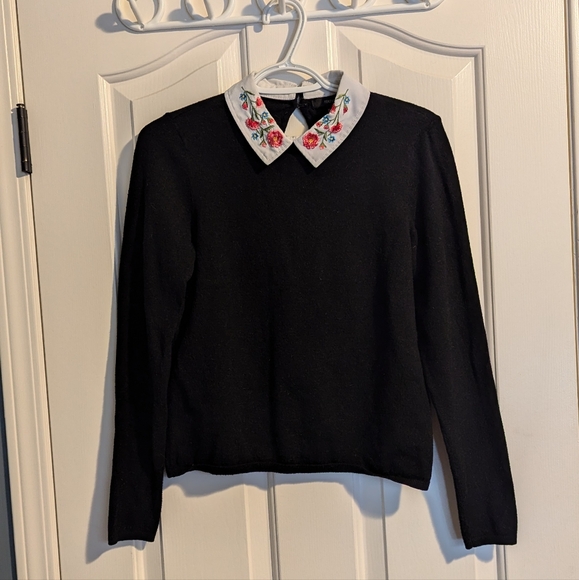 Forever 21 Black Top with Floral Embroidery Peter Pan Collar Size Medium - Picture 1 of 4